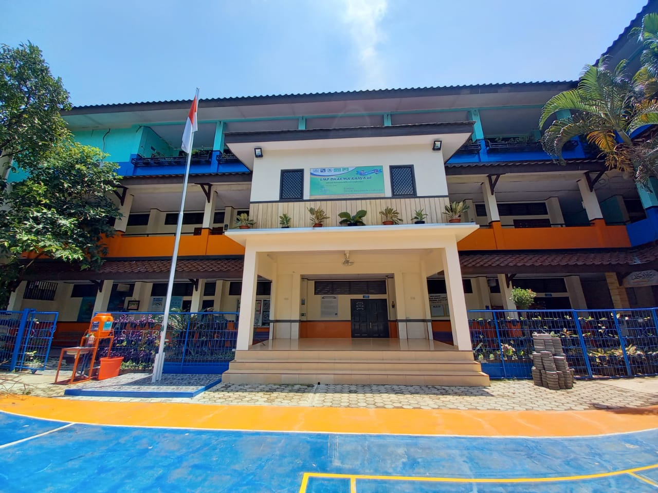 SMP Dharma Karya UT